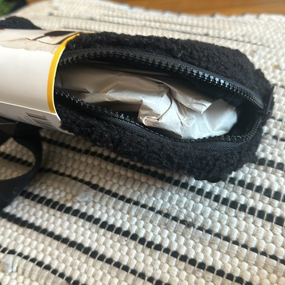 New belt bag - Picture 6 of 9